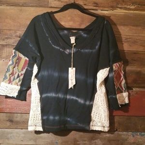 Gimmicks by BKE mixed fabric top